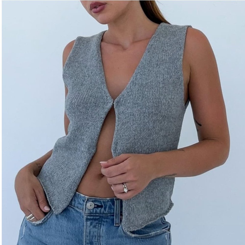 **NEW WITH TAGS** RUMORED Prince Street Top | Heather Grey